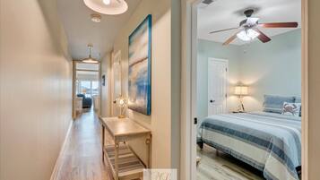 2 habitaciones, tabla de planchar con plancha, wifi y ropa de cama