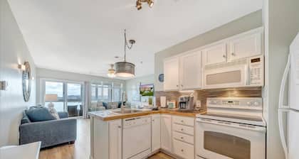 #233 Pointe - 2 Bedroom Lakefront Condo at Mariners SML