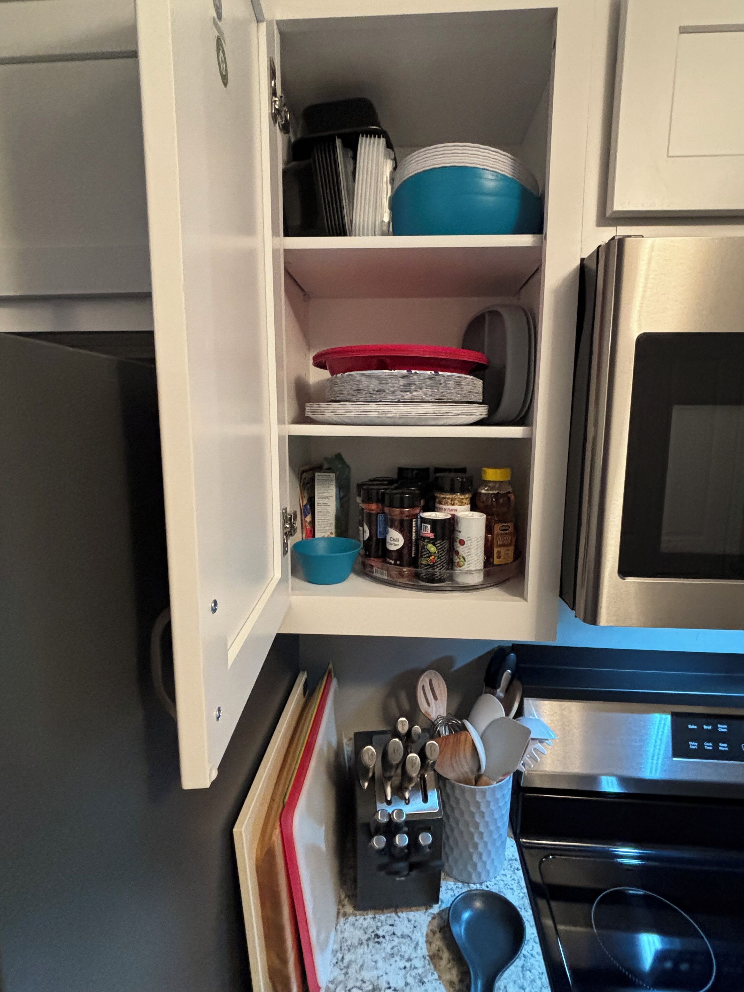 Frigorifero, microonde, forno, piano cottura