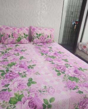 3 bedrooms, desk, iron/ironing board, WiFi