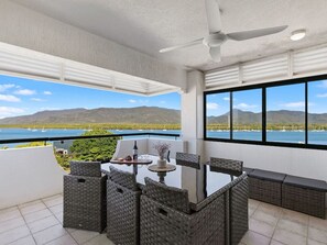 Outdoor dining - 3 BEDROOM CBD WATERFRONT LUXURY APARTMENT (Cairns City)