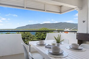 屋外ダイニングエリア