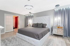 4 soverom, safe på rommet, strykejern/-brett og reiseseng for barn