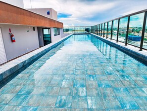 Estudio | Piscina | Una piscina al aire libre