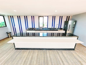 Estúdio | Cozinha privada | Frigobar, micro-ondas, lava-louças, liquidificador