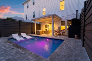 Et oppvarmet basseng