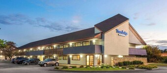 Travelodge by Wyndham Peoria