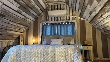 1 bedroom, desk, WiFi, bed sheets