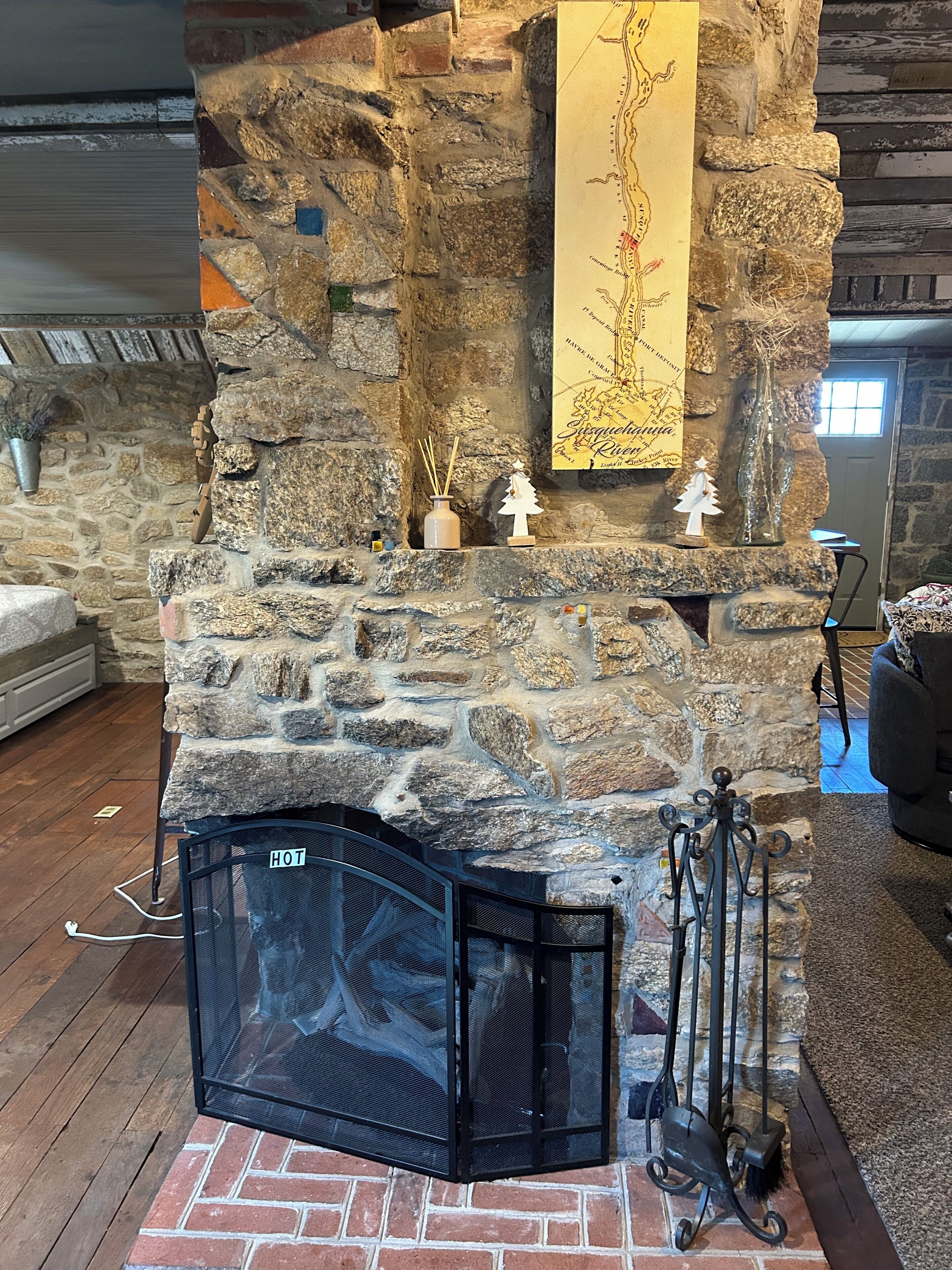 1 bedroom, desk, WiFi, bed sheets