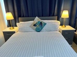 Appartement de base, 1 lit jumeau | 1 chambre, bureau, accès au Wi-Fi (inclus)