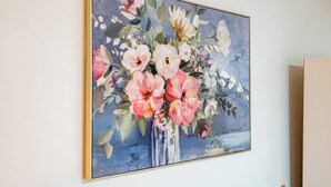 A painting of flowers in a vase on a wall. - Pleasant Apartment in City Center (Birmingham)