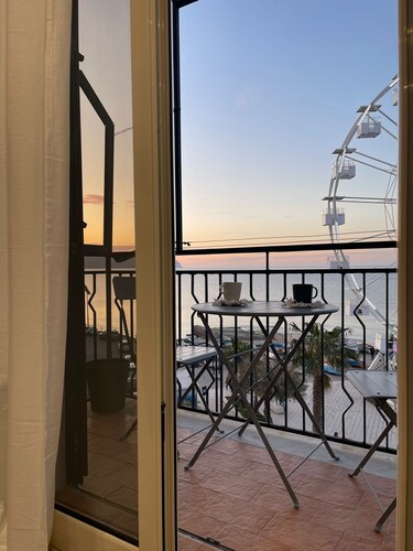 Große und gemütliche Ferienwohnung direkt am Meer mit wunderbaren Ausblick.