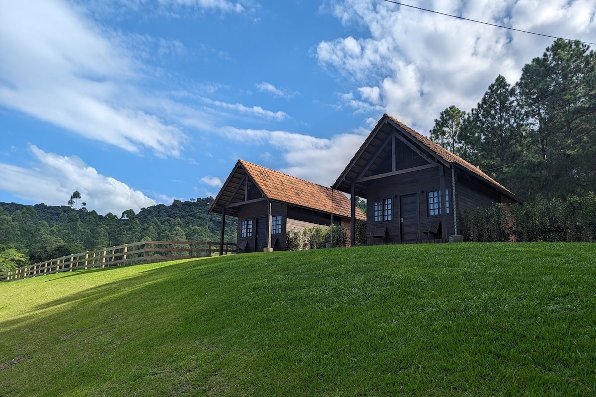 Chalet, meerdere bedden | 2 slaapkamers, individueel gedecoreerd, een bureau, gratis wifi