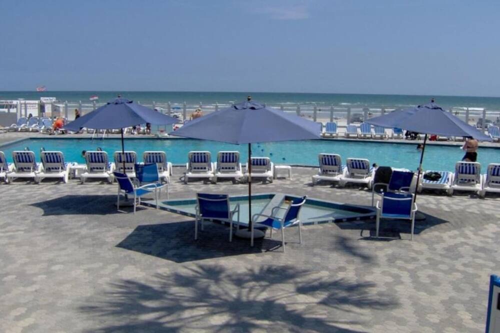 One Bedroom, Ocean Front, Luxury Condo, New Smyrna Beach, FL 3934454