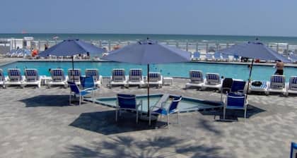 One Bedroom, Ocean Front, Luxury Condo, New Smyrna Beach, FL 3934454
