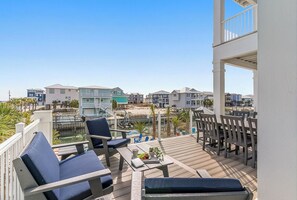 Outdoor dining - Here and Now | 🛥️ Canal Access + Pool + Beach Gear + Golf Cart + Sleeps 20 (Navarre)