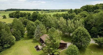 Secluded Apartment Overlooking Ponds with Hot Tub, Fireplace and Game Room!