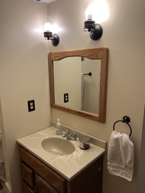 Handtücher, Seife, Shampoo, Toilettenpapier