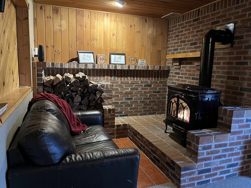 Secluded Apartment Overlooking Ponds with Hot Tub, Fireplace and Game Room!