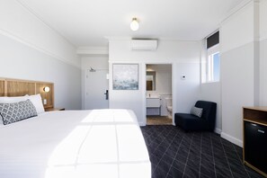 In-room safe, blackout curtains, iron/ironing board, free WiFi - Mortdale Hotel (Mortdale)
