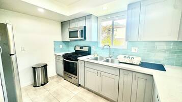 Microondas, horno y parrilla de estufa