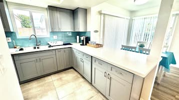 Microondas, horno y parrilla de estufa