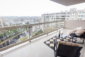 Property grounds - Luxury Retreat, Minutes to DC and Metro, Free Parking, Perfect for Families (Arlington)