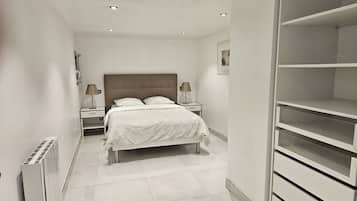 2 slaapkamers, een strijkplank/strijkijzer, gratis wifi, beddengoed