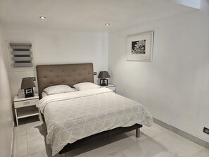 2 室のベッドルーム、アイロン / アイロン台、WiFi (無料)、ベッドシーツ