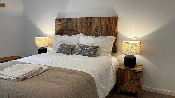 2 bedrooms, iron/ironing board, internet, bed sheets