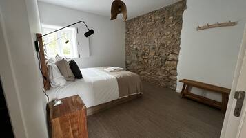 2 habitaciones, tabla de planchar con plancha, internet y ropa de cama