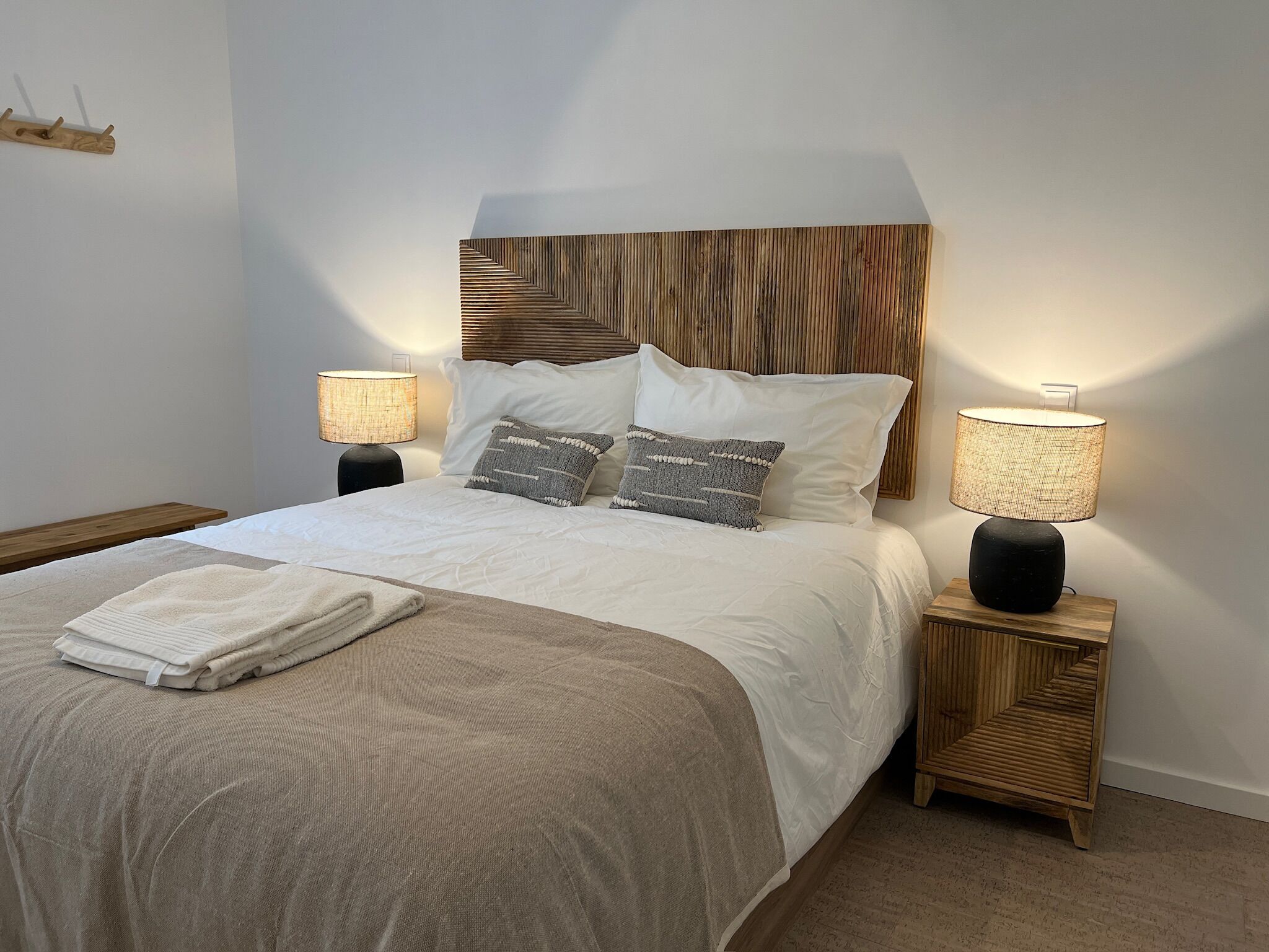 2 bedrooms, iron/ironing board, internet, bed sheets
