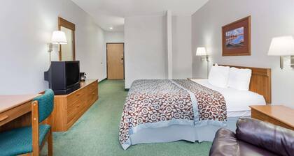 Days Inn by Wyndham Manchester