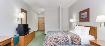 Days Inn by Wyndham Manchester