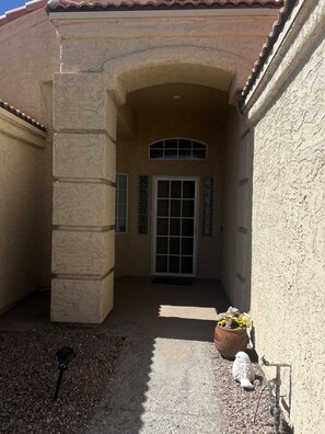 Exterior detail - Enjoy an oasis's over looking the golf course  (Fort Mohave)