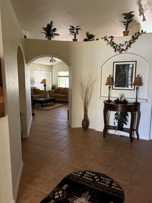 Interior - Enjoy an oasis's over looking the golf course  (Fort Mohave)