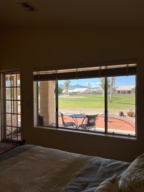 3 bedrooms, iron/ironing board, travel cot, WiFi - Enjoy an oasis's over looking the golf course  (Fort Mohave)