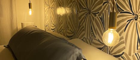 7 bedrooms, WiFi, bed sheets