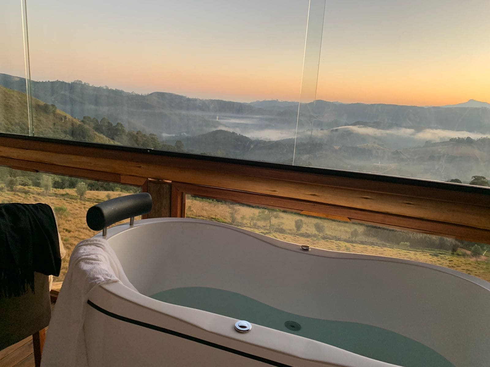 Panoramic Chalet, Mountain View | Hypo-allergenic bedding, individually decorated, individually furnished