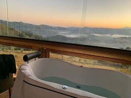 全景木屋, 山景 | 防过敏的被褥、特色装修、特色家居、办公桌