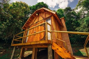 Bungalow romántico, vistas a la montaña | Ropa de cama hipoalergénica y decoración individual