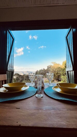 全景公寓, 山景 | 低過敏寢具、獨特裝潢、布置獨特、書桌