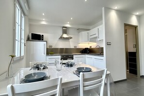 Fridge, microwave, oven, stovetop - La Hutte, Duplex Pour 4 Personnes Avec Accès Direct à la Plage (Le Crotoy)