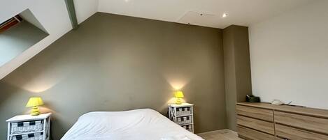 2 bedrooms, bed sheets