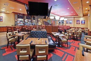 Dining - Doubletree by Hilton Houston Westchase (Houston)