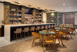 Bar (on property) - Doubletree by Hilton Houston Westchase (Houston)