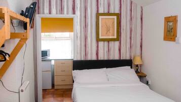 Standard Apartment, 1 Double Bed | 1 bedroom, iron/ironing board, free WiFi, bed sheets
