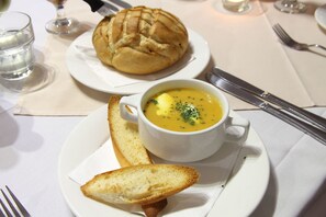 餐飲