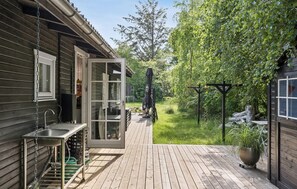 Outdoor dining - Nice home in Sjællands Odde with WiFi (Sjællands Odde)