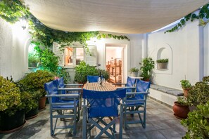 Apartamento, 2 quartos, sacada | Sala de jantar